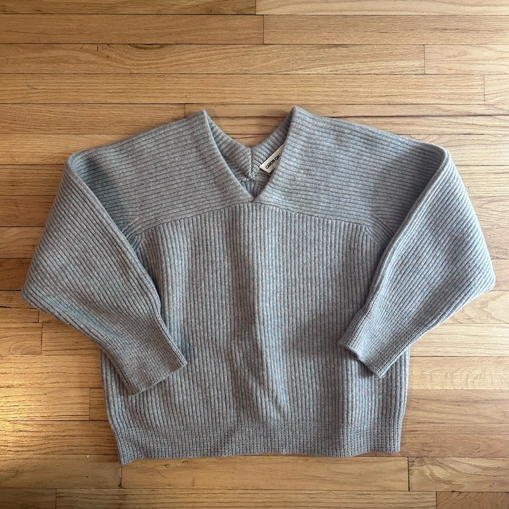Caron Callahan Gray Ribbed V‑Neck Sweater